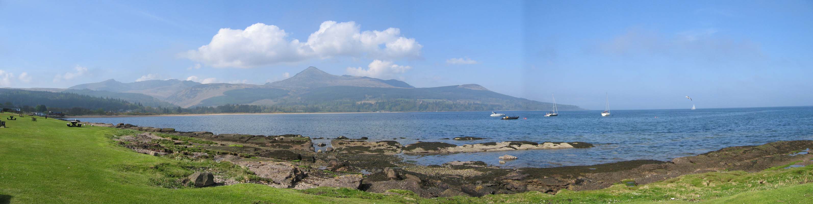 2004-04-25 15.05.37 Arran skyline från Brodick