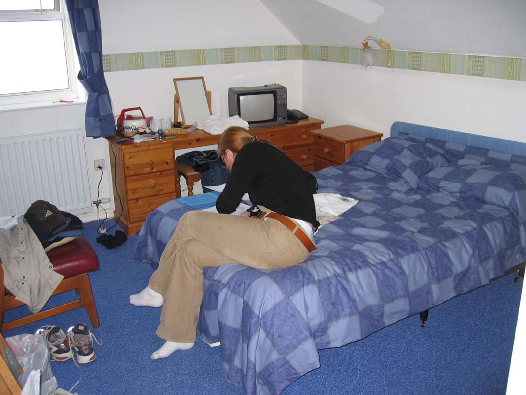 2004-04-25 19.45.50 Hotellrum